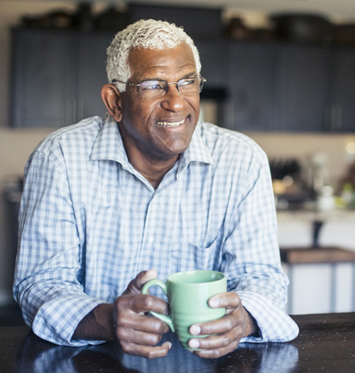 Man drinking coffee in home.